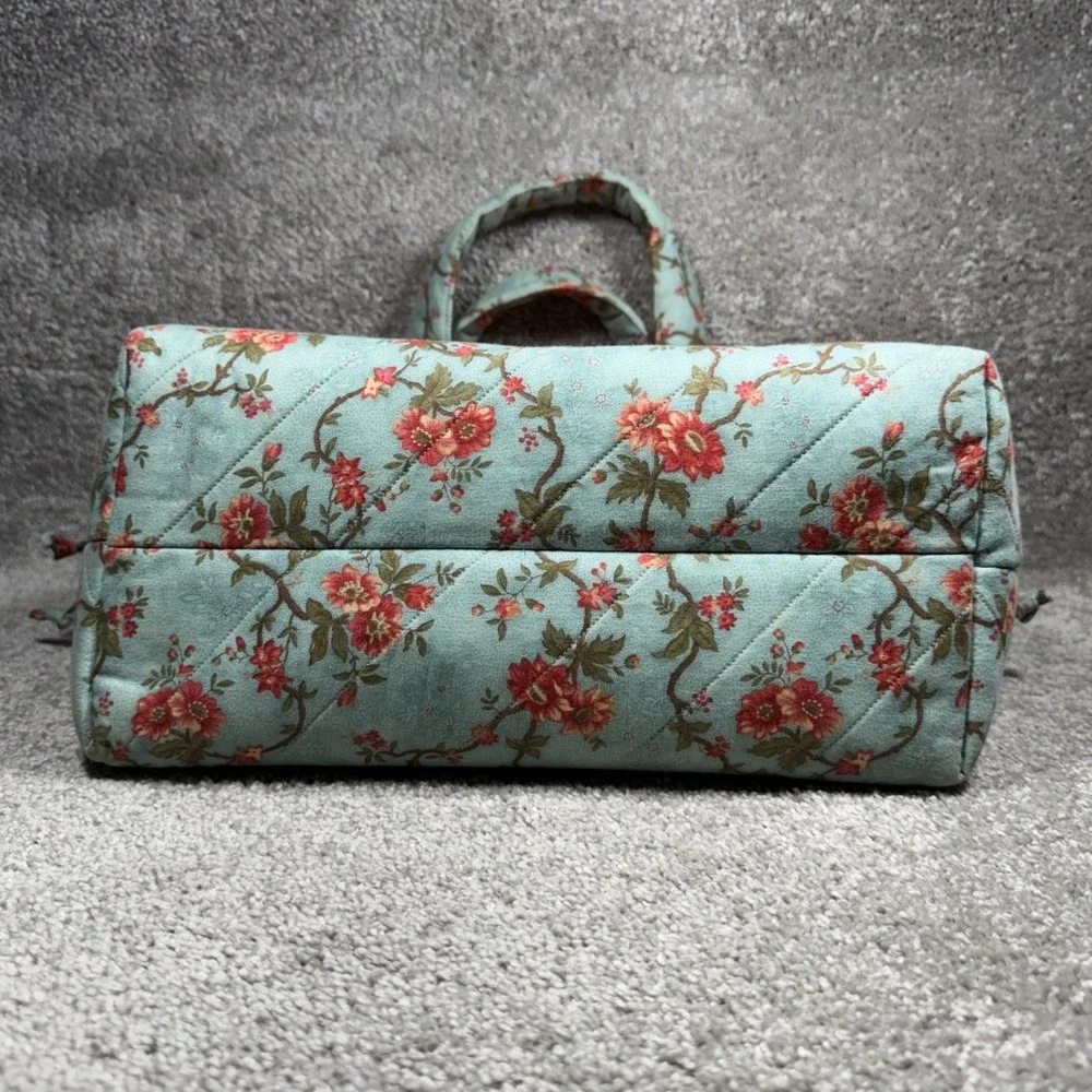 Hazelnut Hill Tote Bag Red Blue Floral Quilted Button Closure Cottagecore